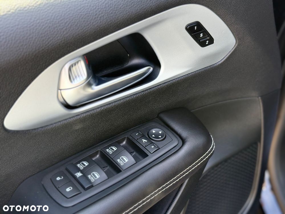 Chrysler Pacifica - 14