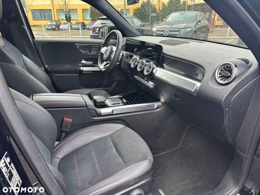 Mercedes-Benz GLB - 12