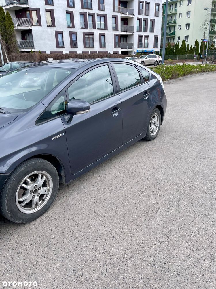 Toyota Prius 1.8 HSD Sol - 3