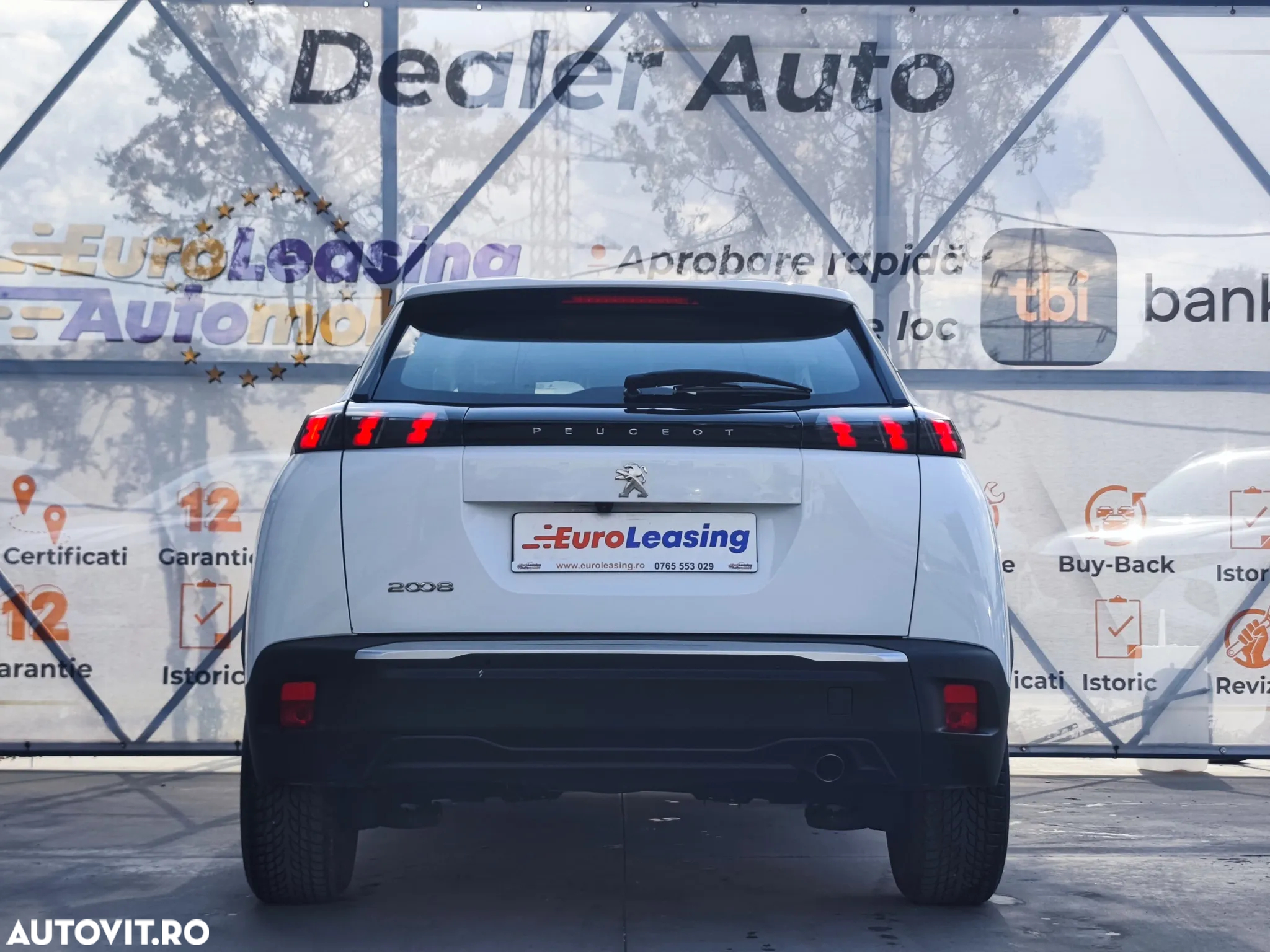 Peugeot 2008 - 8