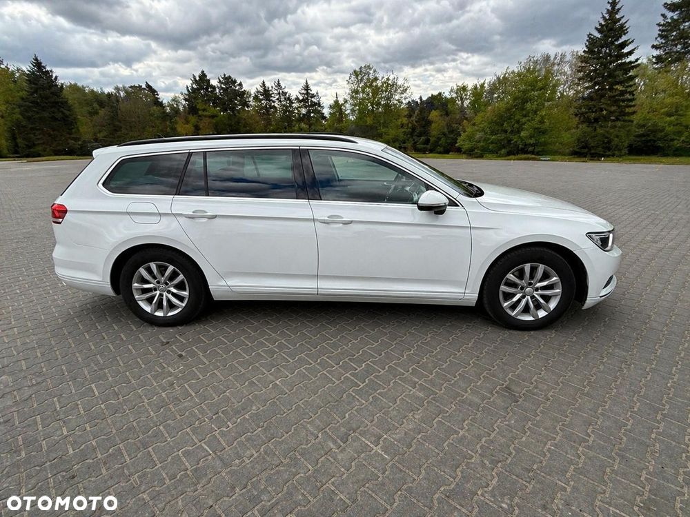 Volkswagen Passat 1.6 TDI SCR DSG Conceptline - 5
