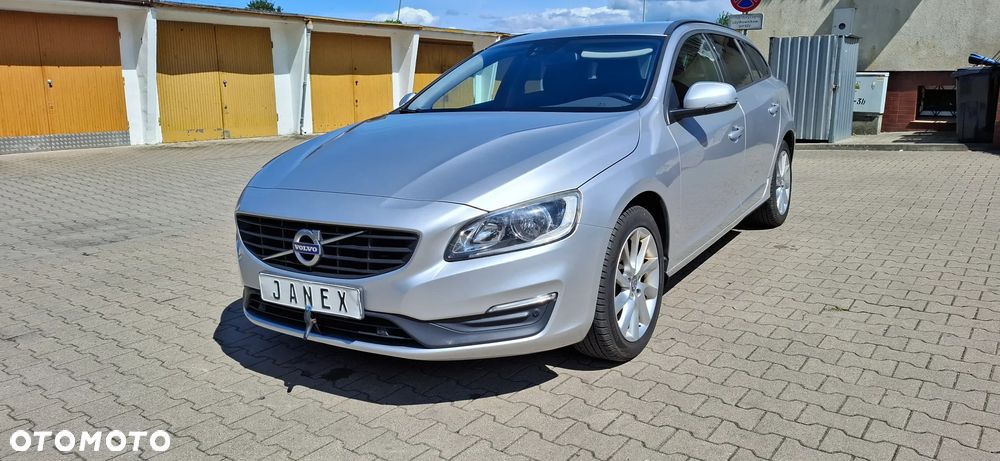 Volvo V60 D2 Summum - 1
