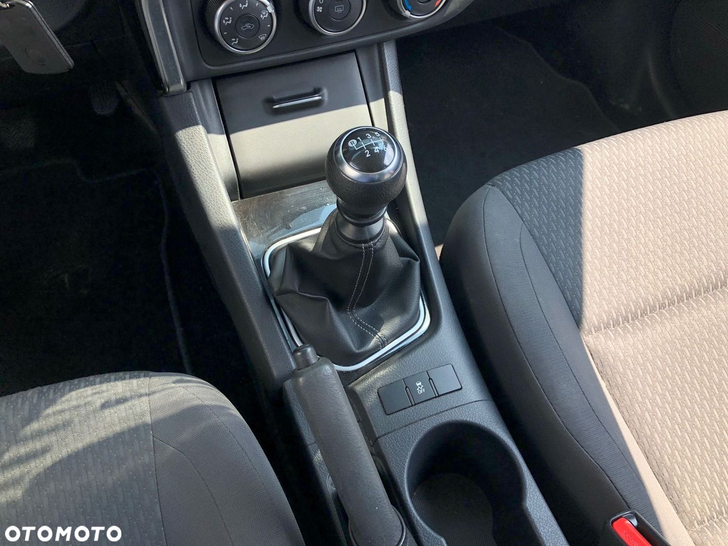 Toyota Corolla - 16