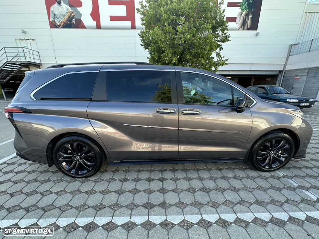Toyota Sienna - 4