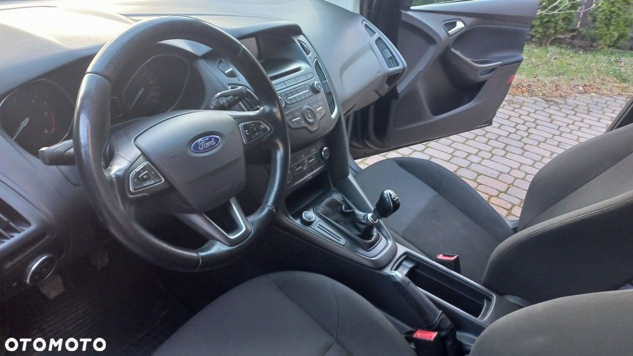 Ford Focus - 32