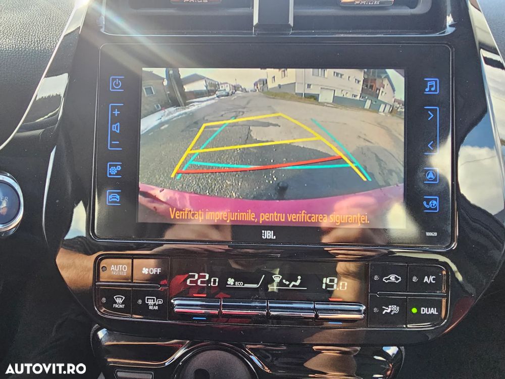 Toyota Prius (Hybrid) Life - 25