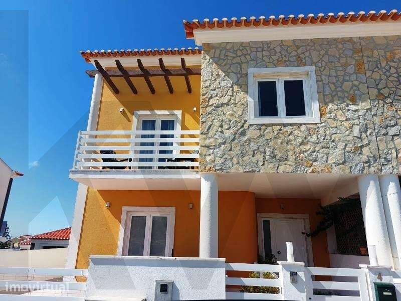 Moradia Geminada de Excelência no Barril com Piscina - Grande imagem: 4/52