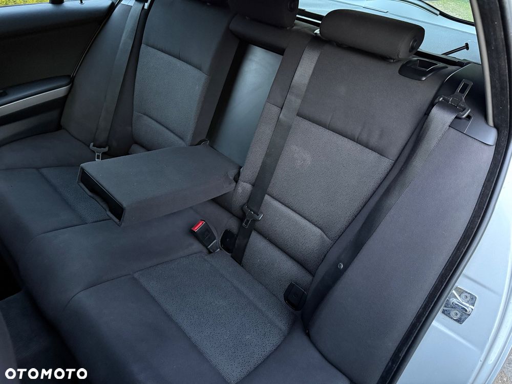 BMW Seria 3 318d DPF Edition Sport - 23