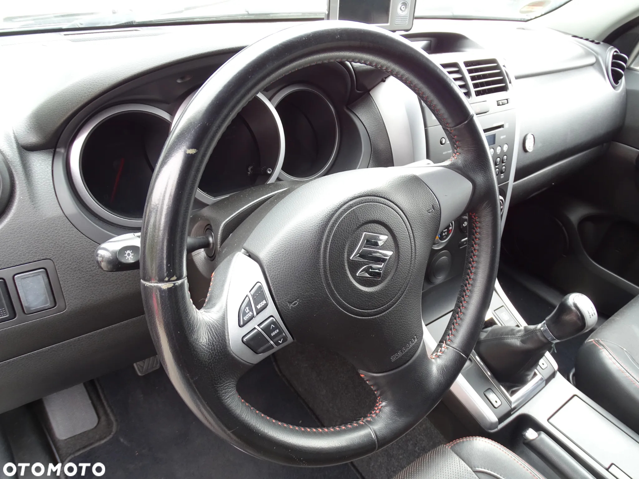 Suzuki Grand Vitara 1.6 Black&White - 24