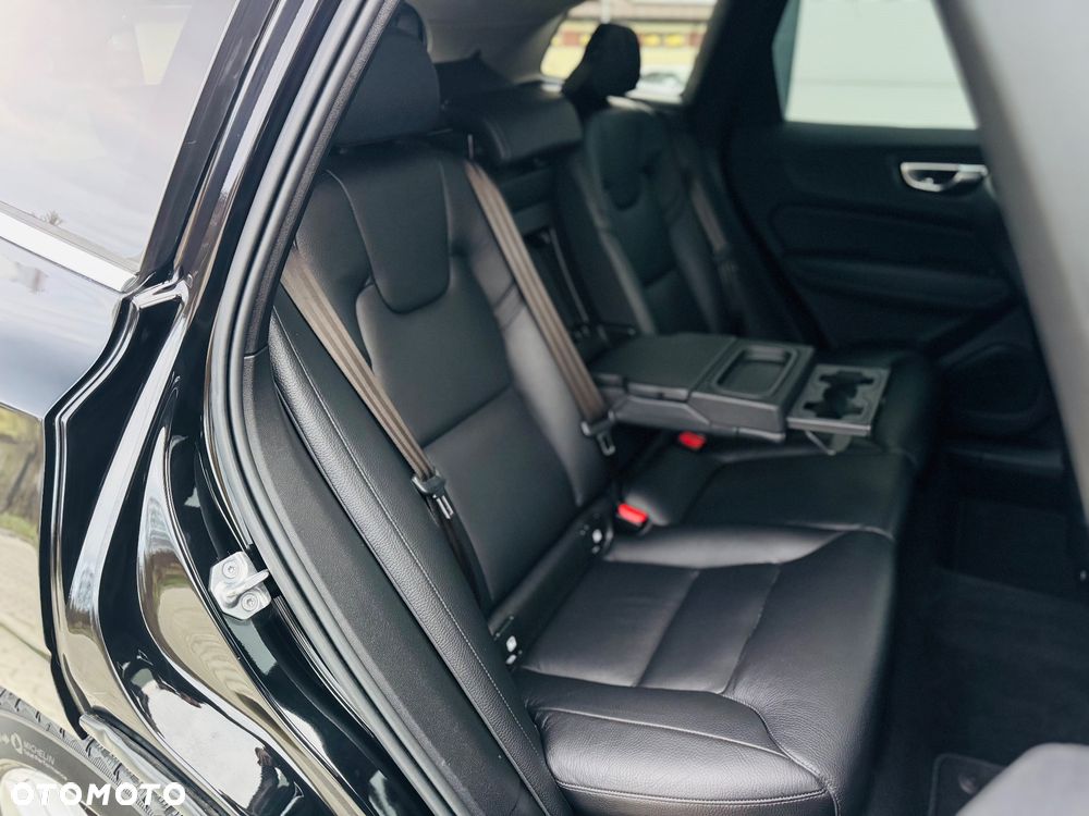 Volvo XC 60 D4 Geartronic Momentum Pro - 32