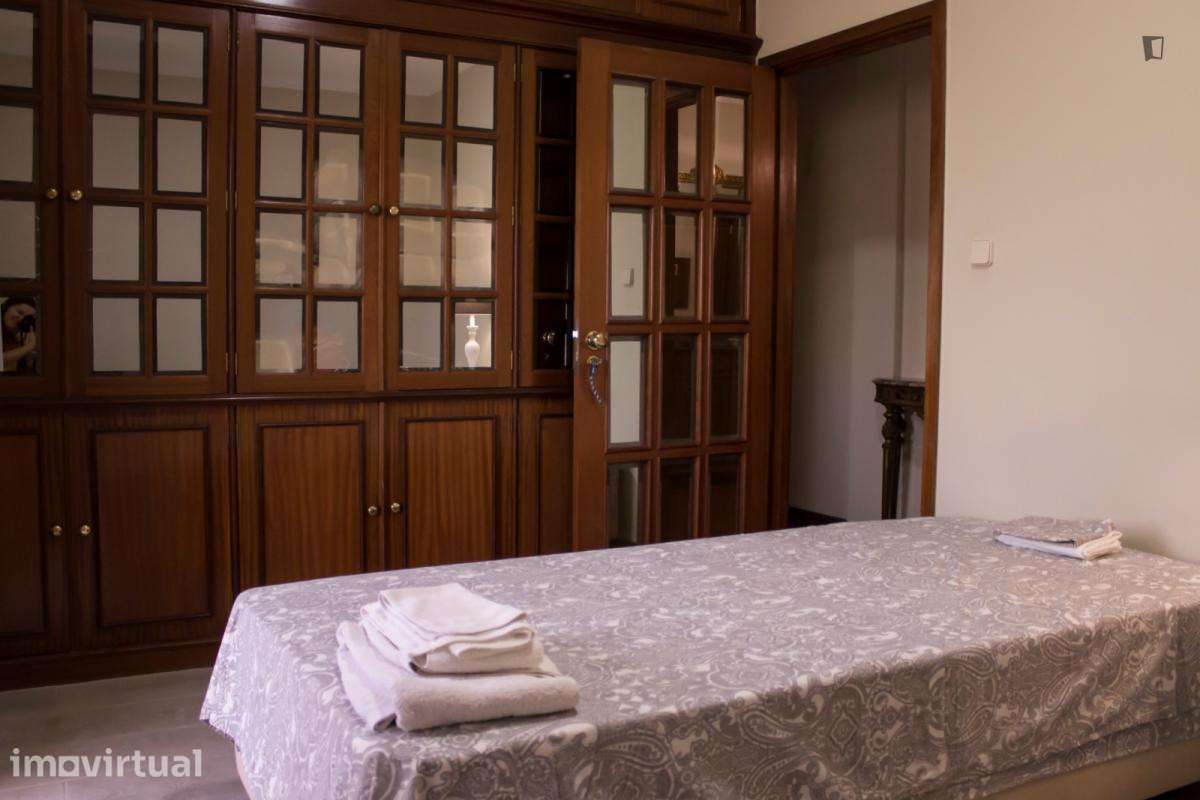 Quarto - localizado em São Mamede de Infesta Porto - Grande imagem: 2/14
