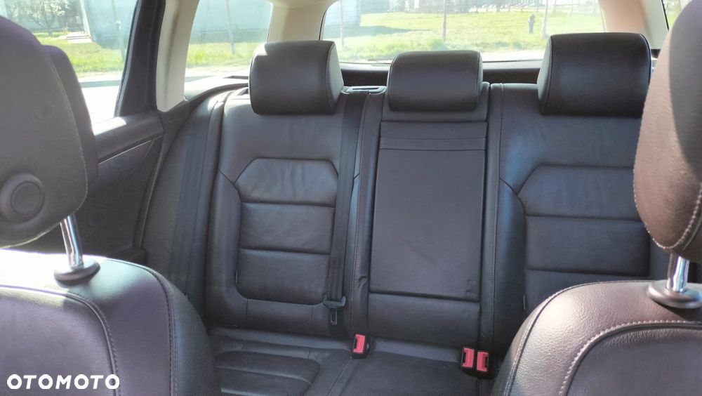 Volkswagen Passat - 16