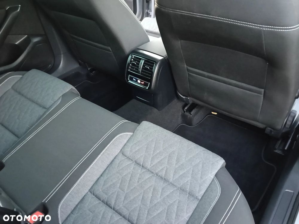 Volkswagen Passat 2.0 TDI SCR DSG Business - 17