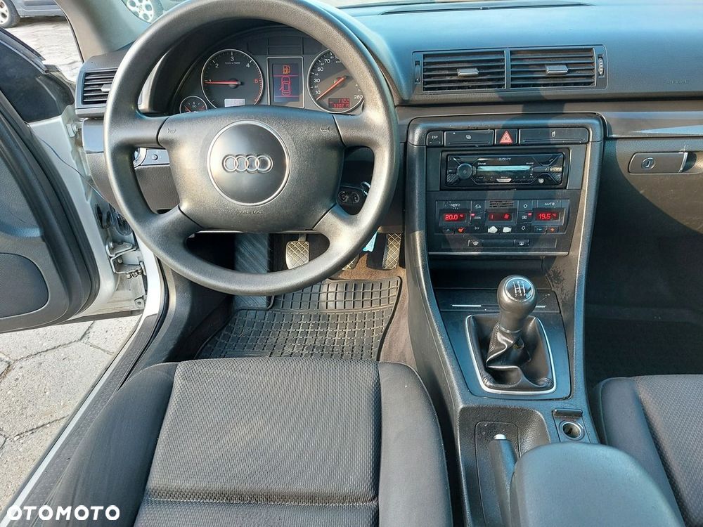 Audi A4 Limousine - 16