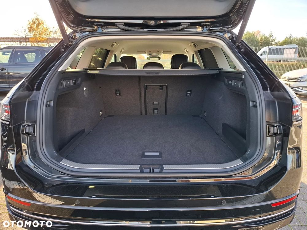 Volkswagen Passat Variant 2.0 TDI SCR DSG Elegance - 14