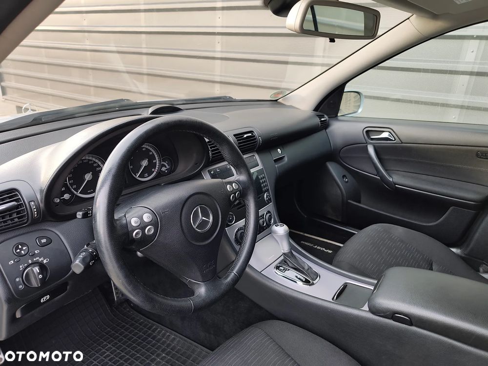 Mercedes-Benz Klasa C 180 Kompressor Automatik Avantgarde Sport Edition - 36