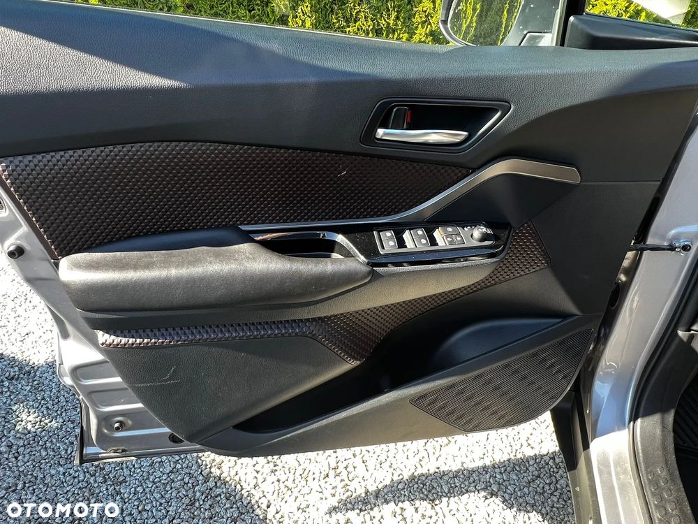 Toyota C-HR 1.8 Hybrid Neon Lime powered by JBL - 23