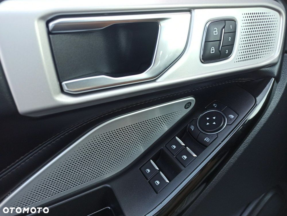 Ford Explorer - 22