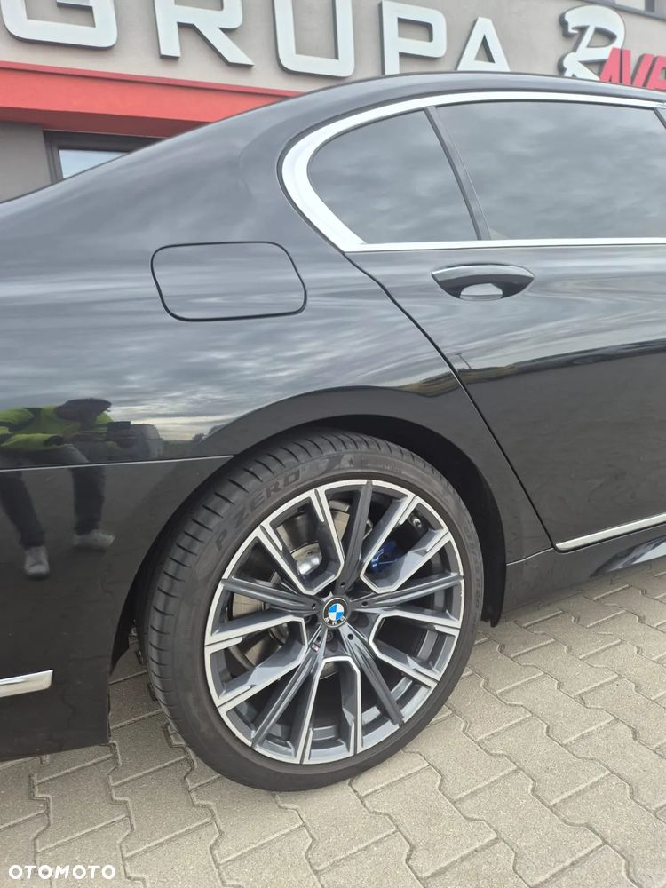 BMW Seria 7 750Li xDrive - 9
