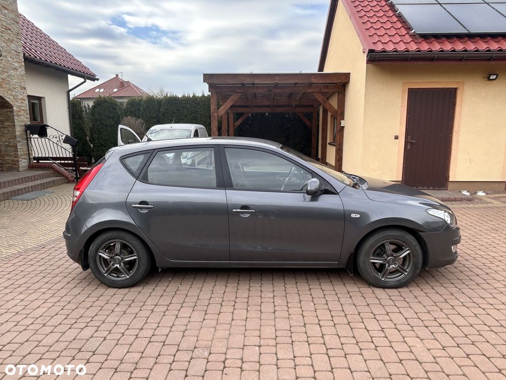 Hyundai i30 1.6 CRDi Comfort EU5 - 4