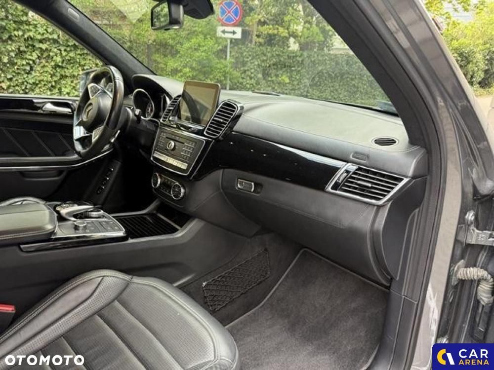 Mercedes-Benz GLS - 28