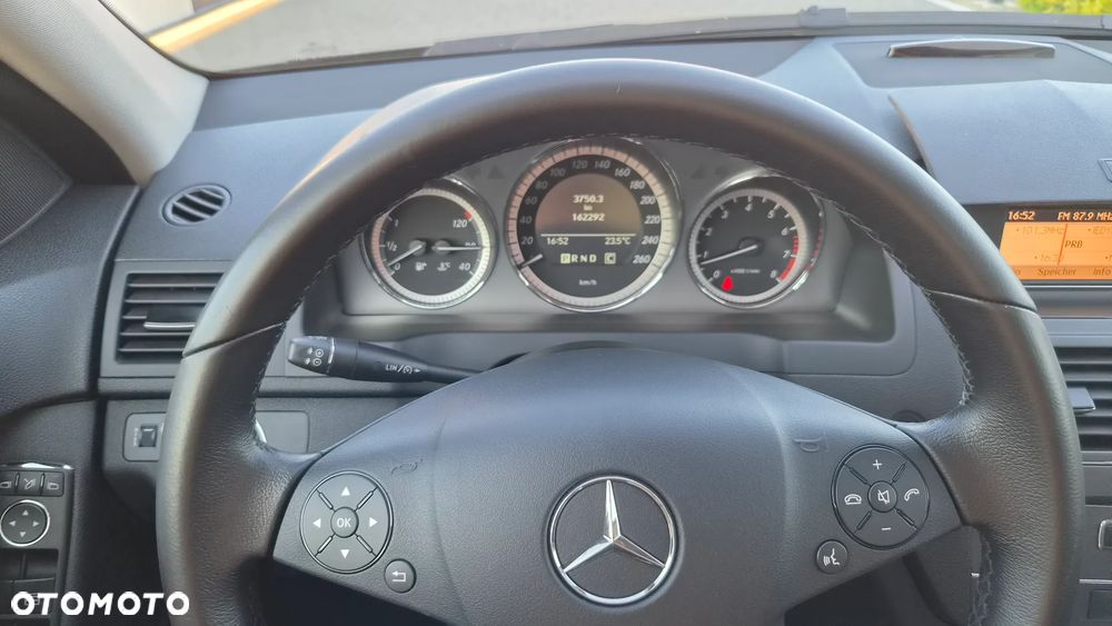 Mercedes-Benz Klasa C 180 CGI Automatik BlueEFFICIENCY Avantgarde - 18