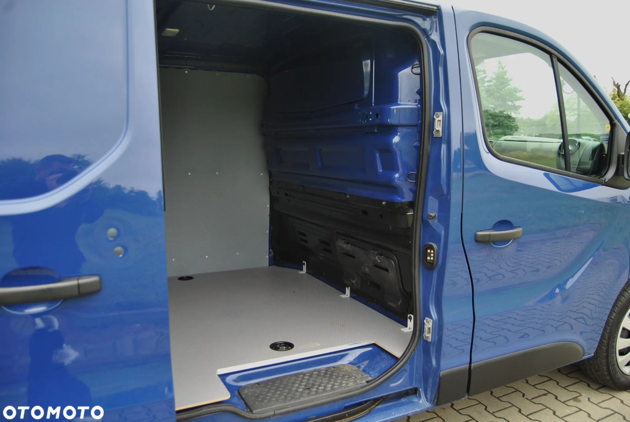 Nissan NV 300 - 11