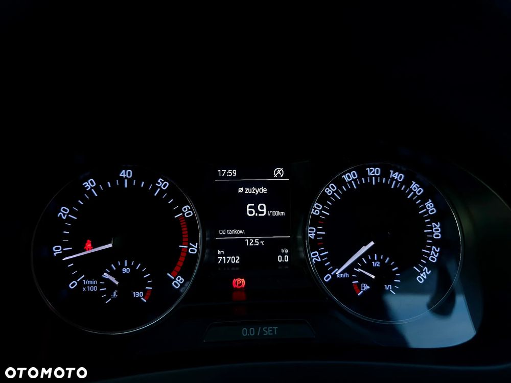 Skoda RAPID 1.2 TSI Ambition - 18