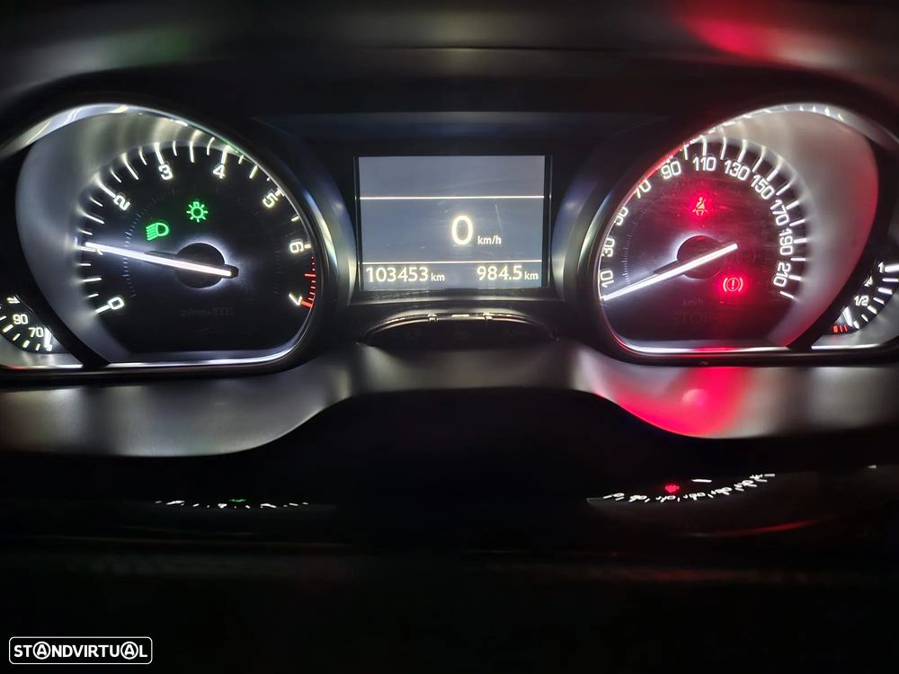 Peugeot 2008 1.2 PureTech Style - 4