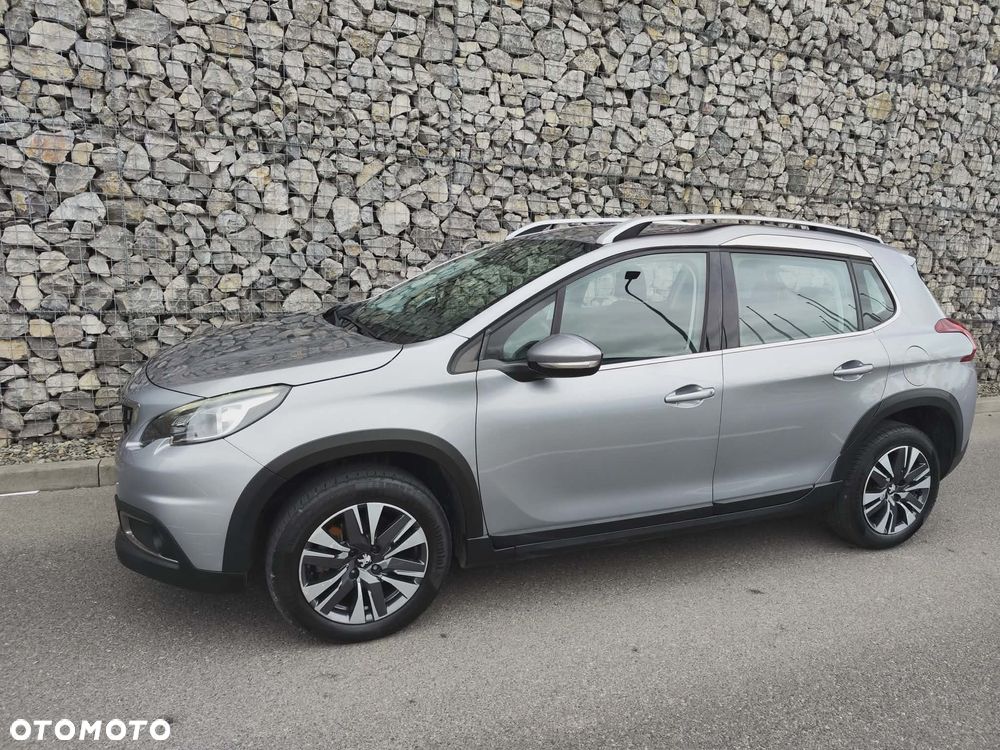 Peugeot 2008 1.2 Pure Tech Allure S&S - 10