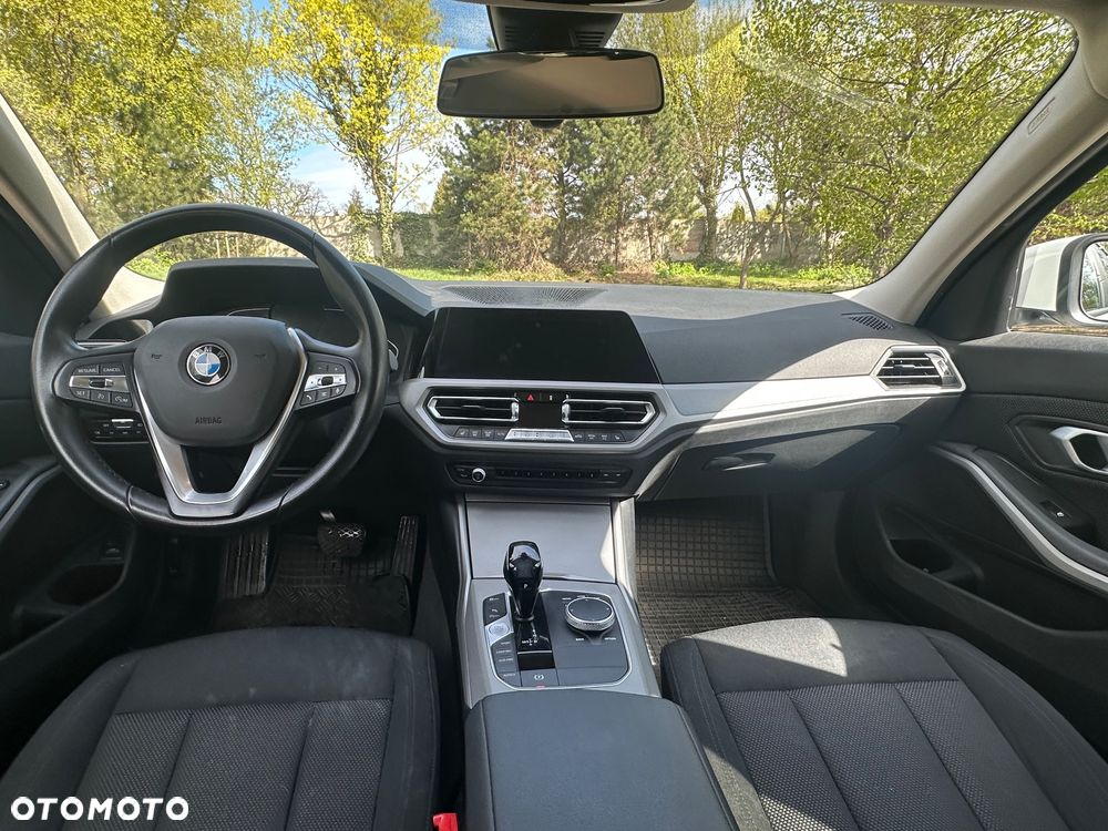 BMW Seria 3 318i - 12
