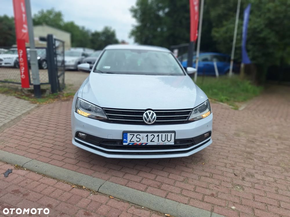 Volkswagen Jetta - 4