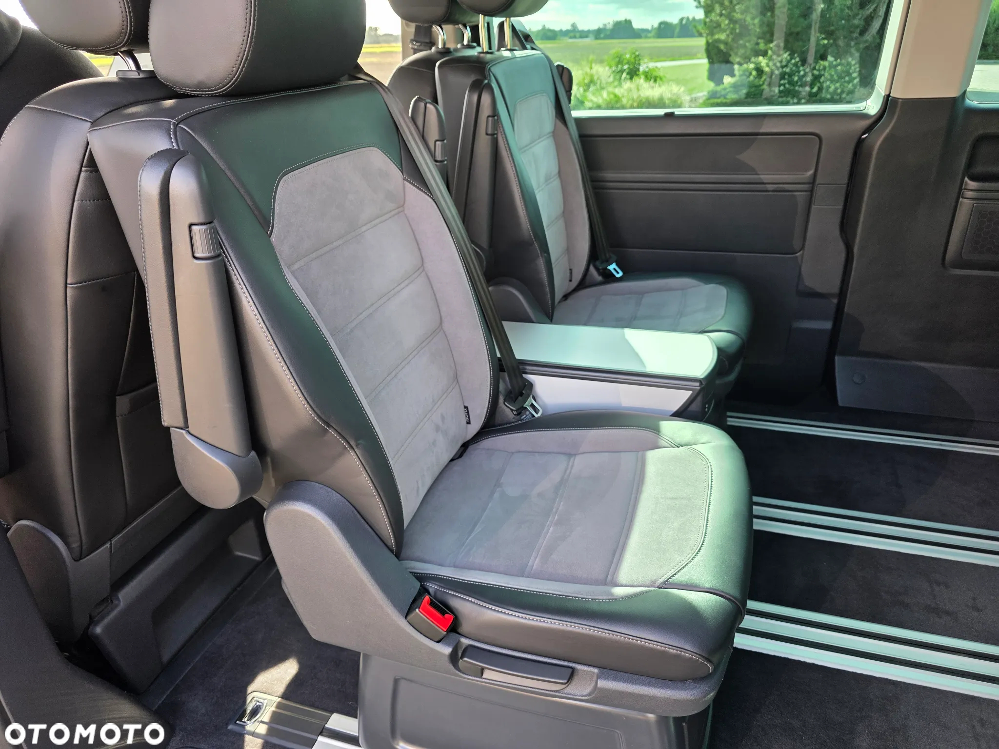Volkswagen Multivan - 16