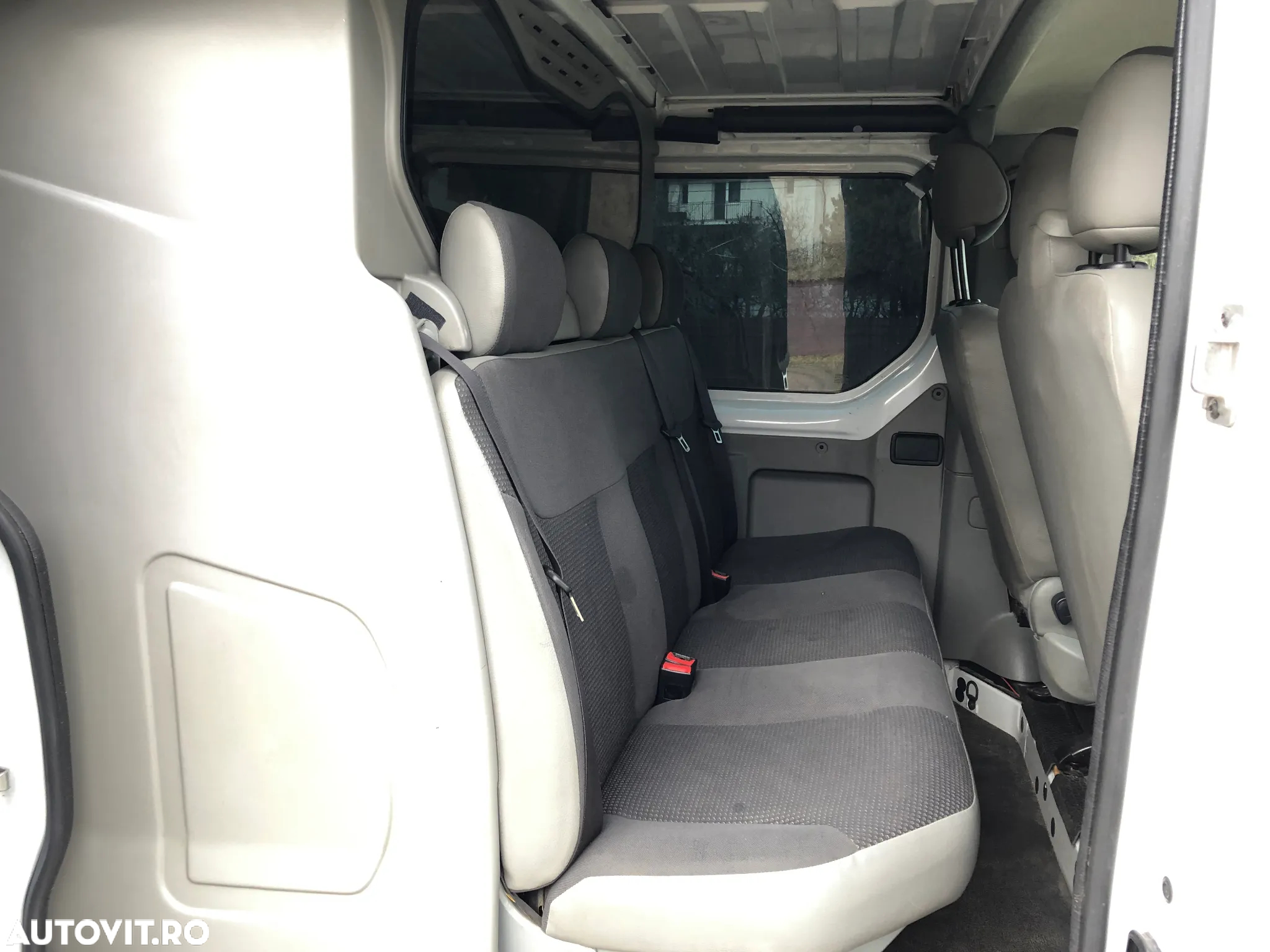Opel Vivaro - 8