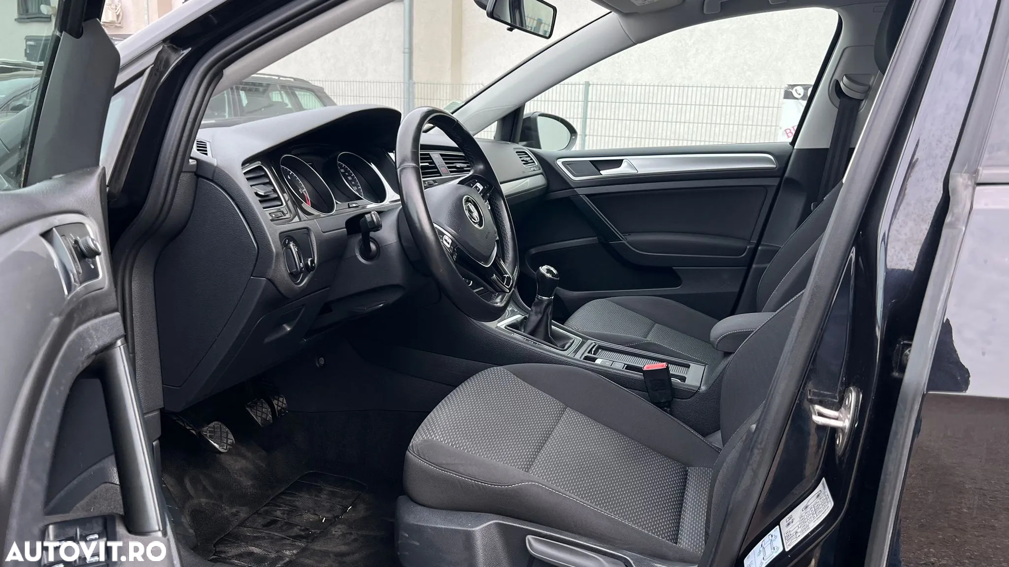 Volkswagen Golf - 22