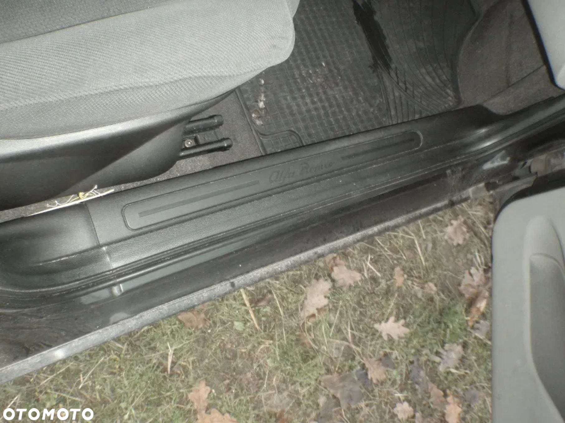 wykładzina plastik bagażnika listwa progowa uszczelka alfa romeo 147 - 6