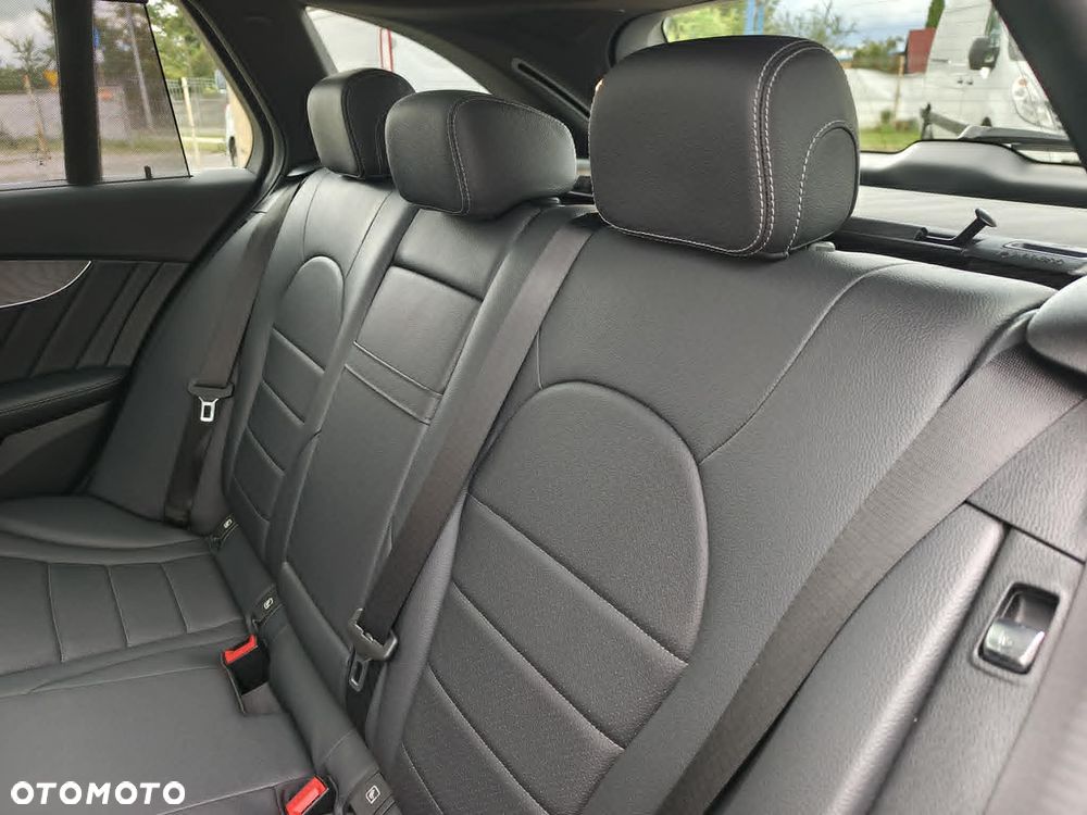 Mercedes-Benz Klasa C 180 (BlueTEC) d 7G-TRONIC AMG Line - 32