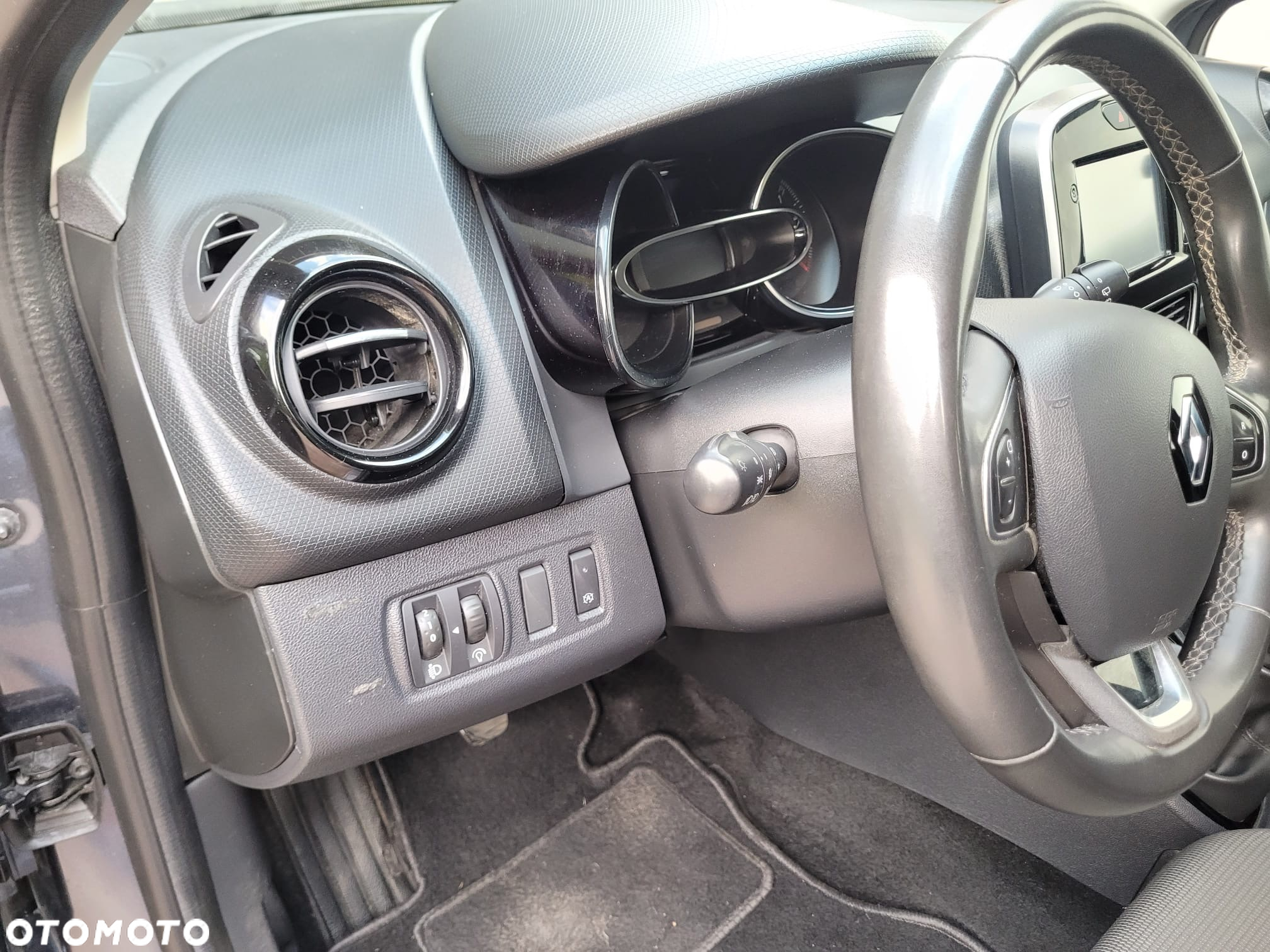 Renault Clio Grandtour (Energy) dCi 90 Bose Edition - 24