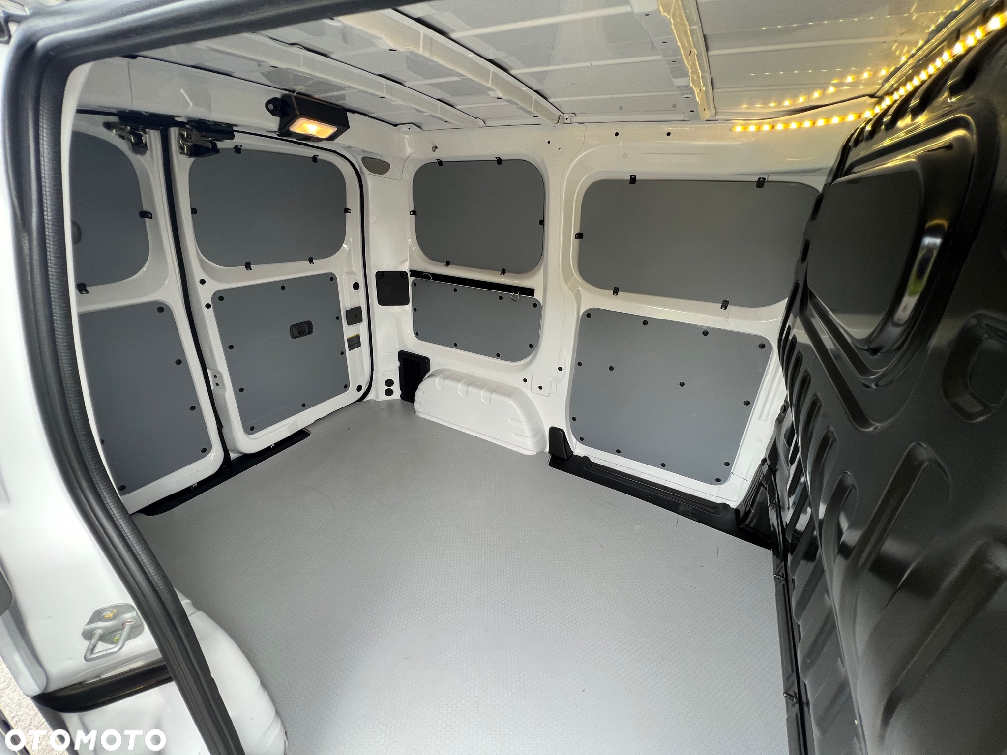 Nissan NV200 - 25