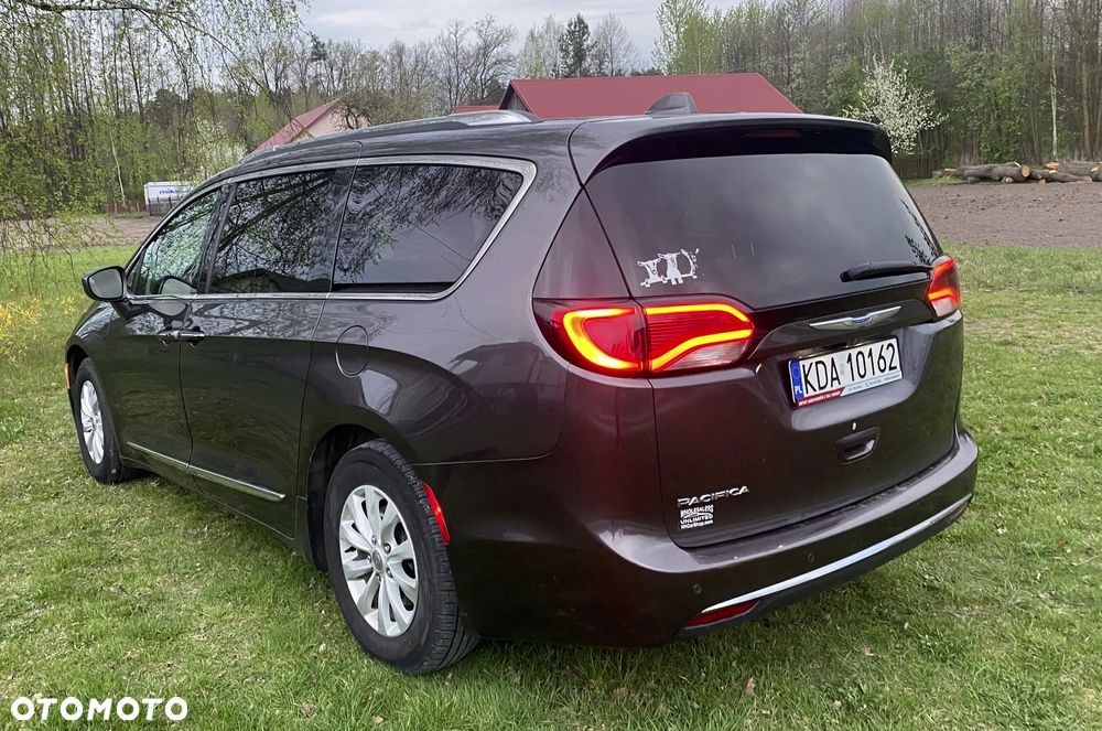 Chrysler Pacifica - 1