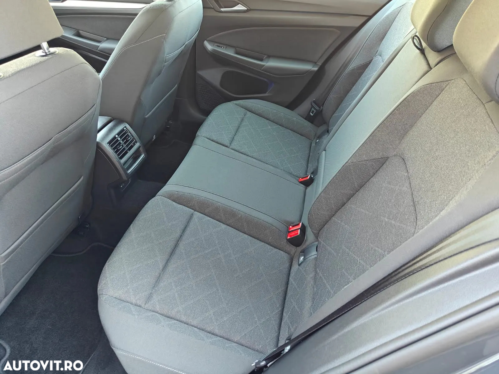 Volkswagen Golf 1.0 eTSI DSG MHEV Life - 22