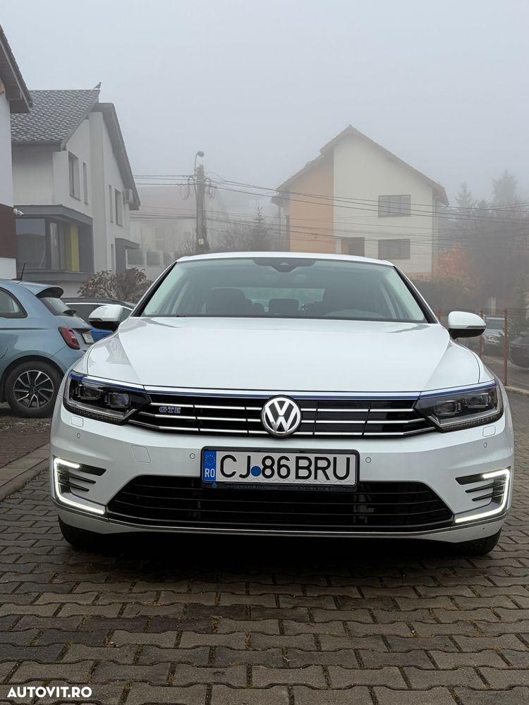 Volkswagen Passat - 1