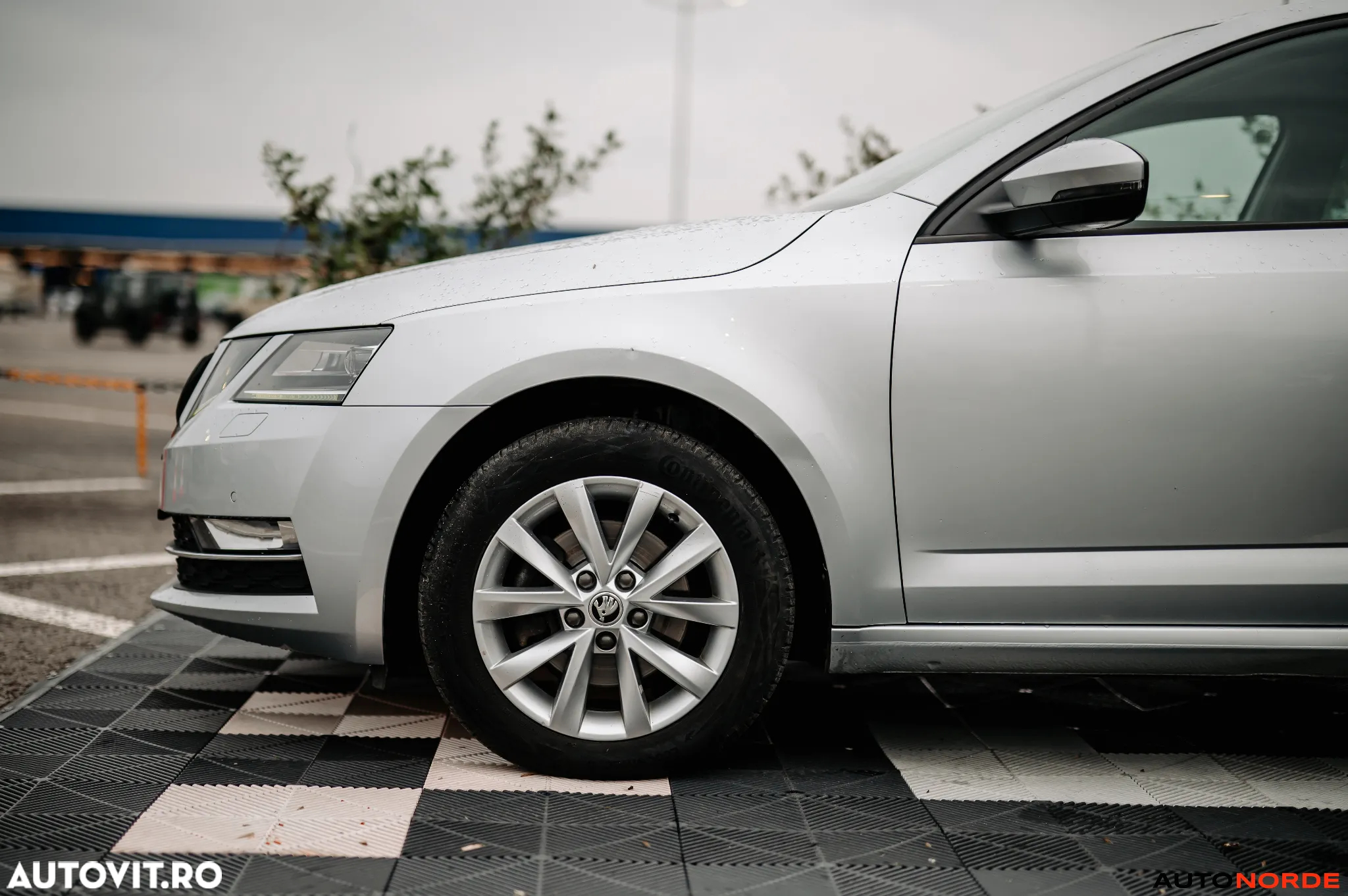 Skoda Octavia Combi Diesel 2.0 TDI DSG Ambition - 9