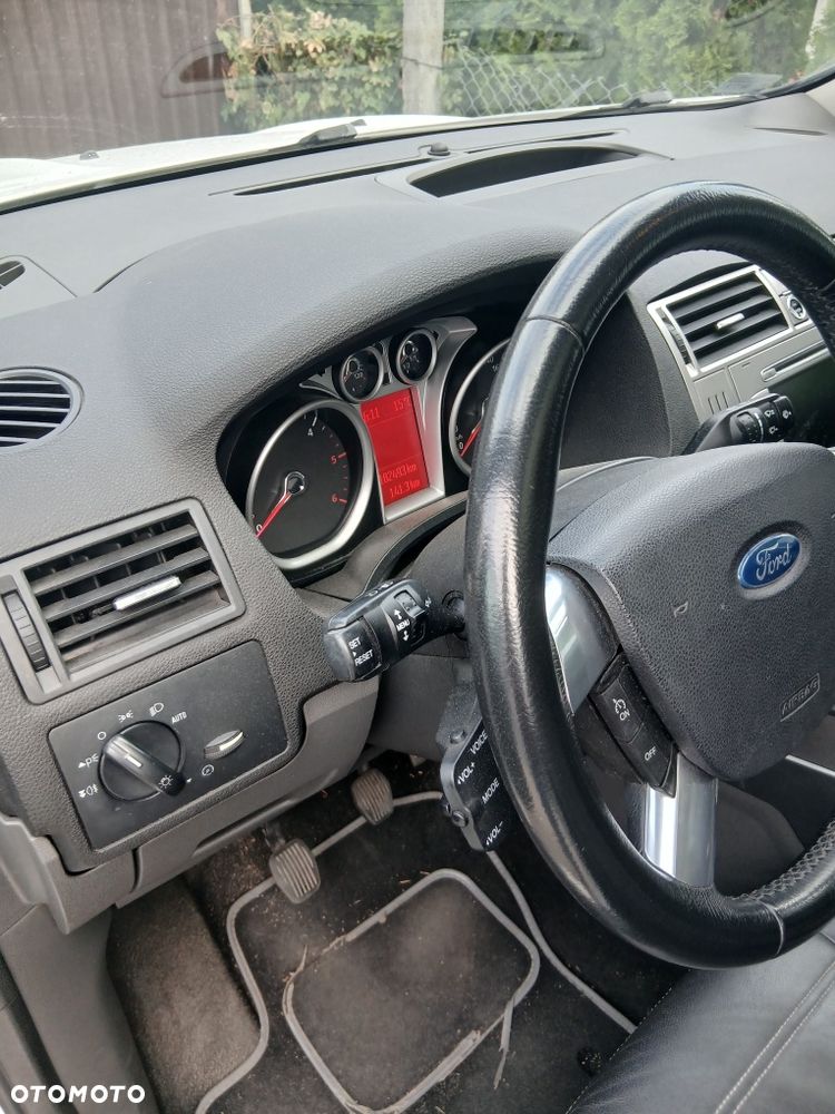 Ford Kuga - 8