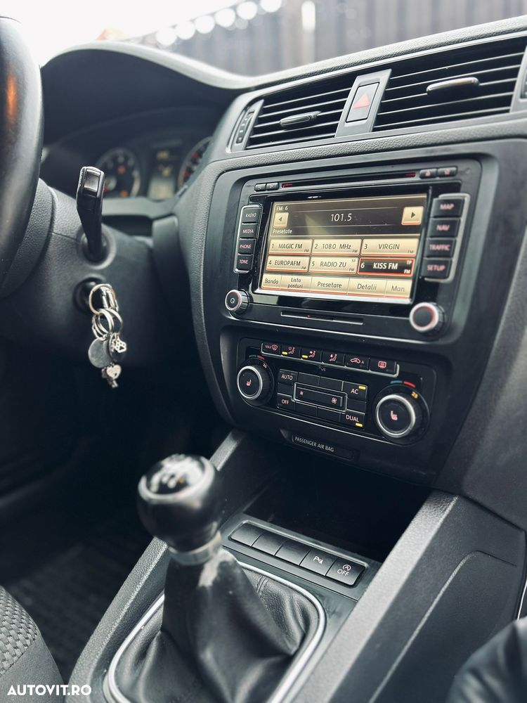 Volkswagen Jetta - 3