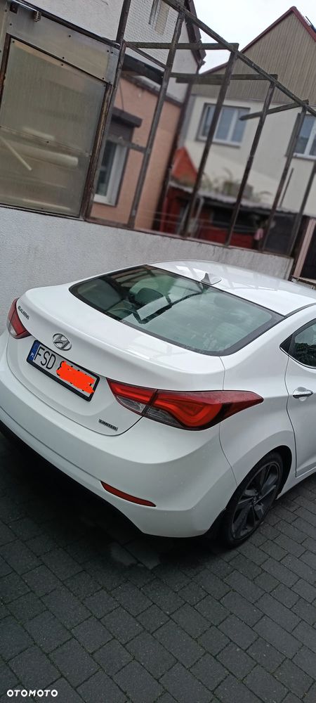 Hyundai Elantra - 3