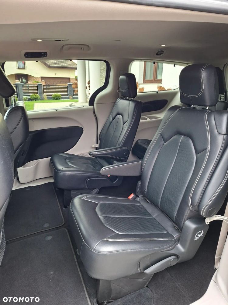 Chrysler Pacifica - 18