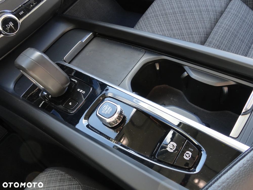 Volvo XC 60 B4 D AWD Geartronic Momentum Pro - 16