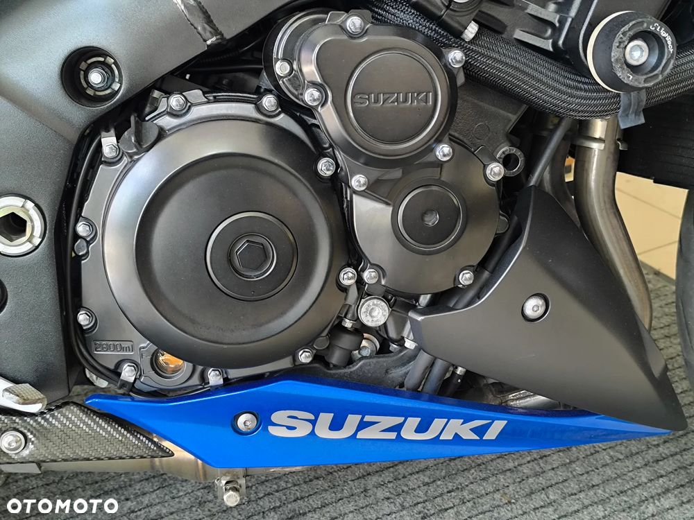 Suzuki GSX - 19