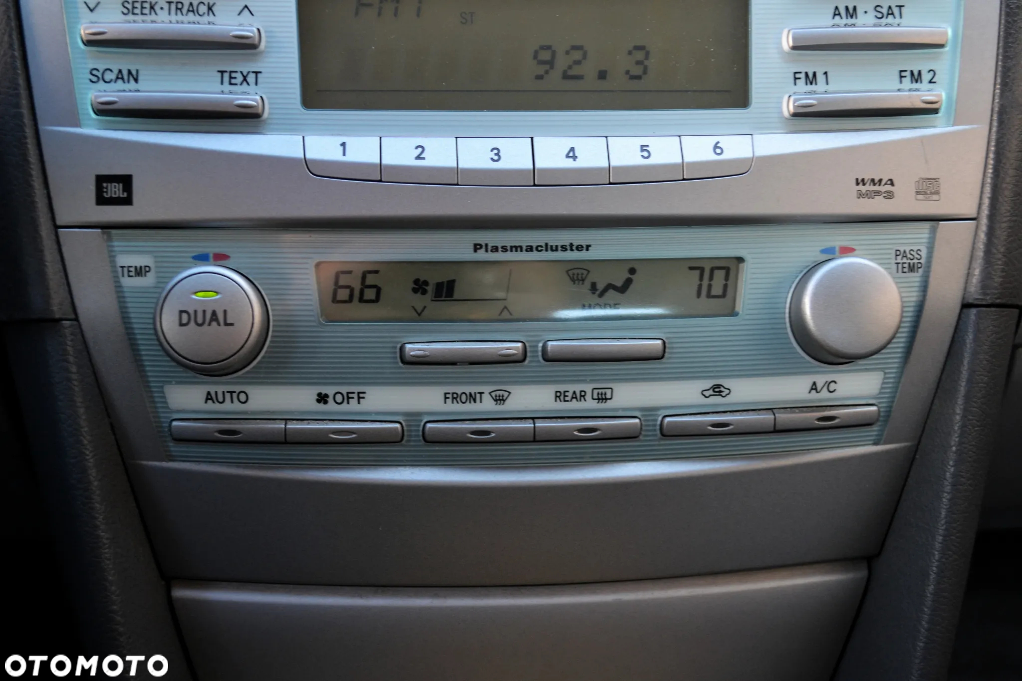 Toyota Camry 3.5 V6 SE - 17